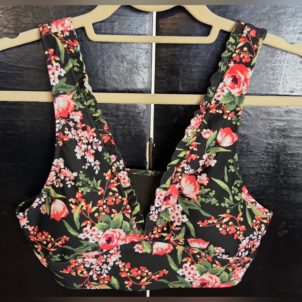 Mossimo Floral Bathing Suit Top Size Medium Never Been Worn Before